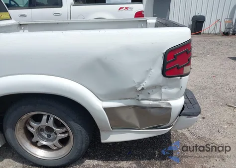 2001 Chevrolet S-10 Ls from USA, damaged, VIN 1GCCS19W918140846